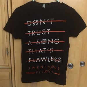 Twenty One Pilots band t-shirt